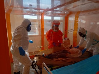 Biohazard tým ZZS JčK - záchrana pacienta s vysoce nakažlivou nemocí